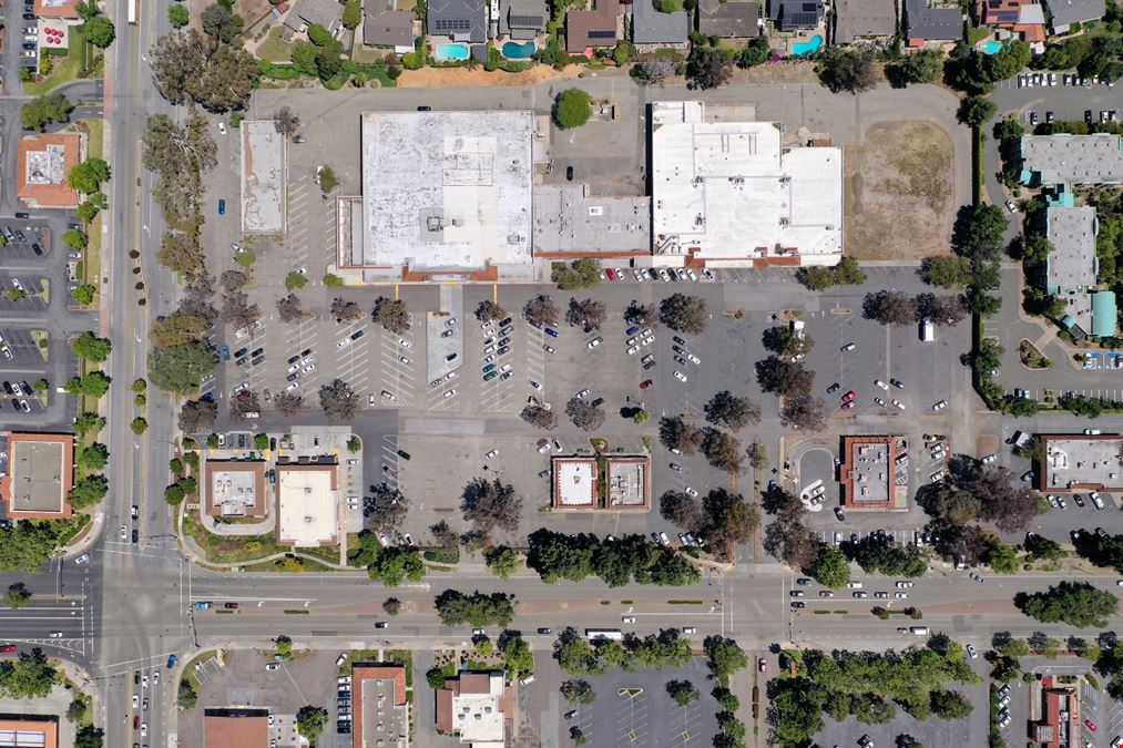 ROSEMONT SQUARE AT FOUR CORNERS
