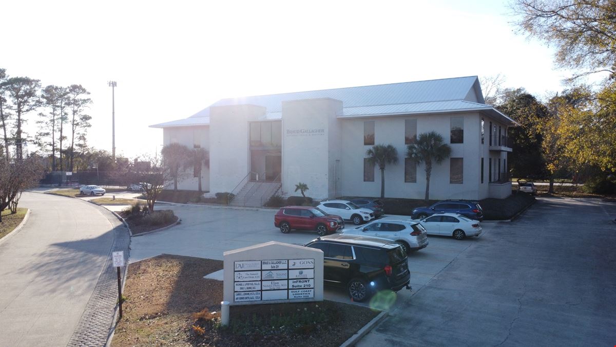 111 N Causeway Blvd