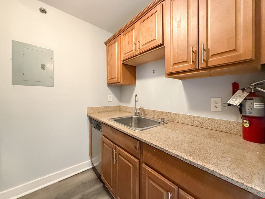 48-Unit Multifamily with Warehouse in Bywater