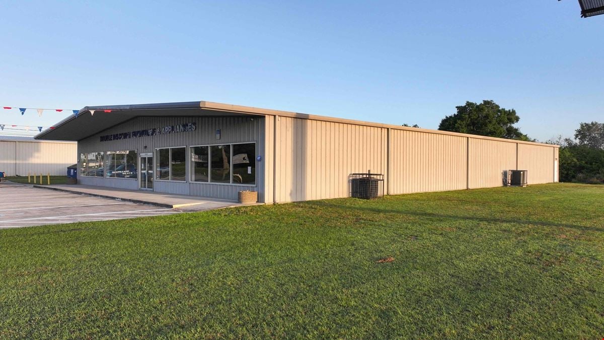 10,800 SF Retail-Warehouse on 3.12 Acres Zoned LCC - Lakeland