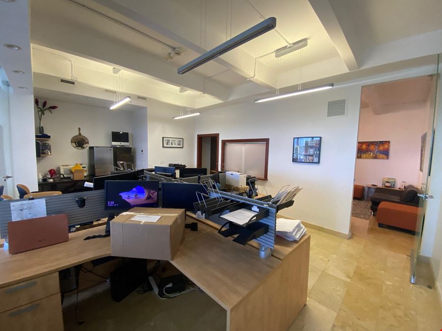 1,004 SF Modern Office Condo for Lease