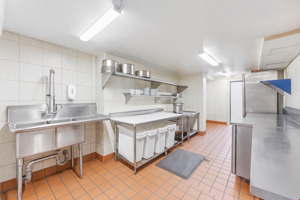 128 Metropolitan Ave