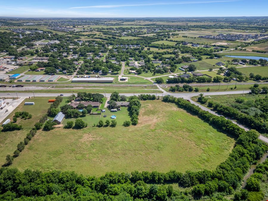 300 & 304 E Hwy 171