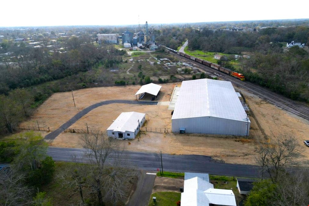 Rail Served Warehouse & Office | 22,400 SF