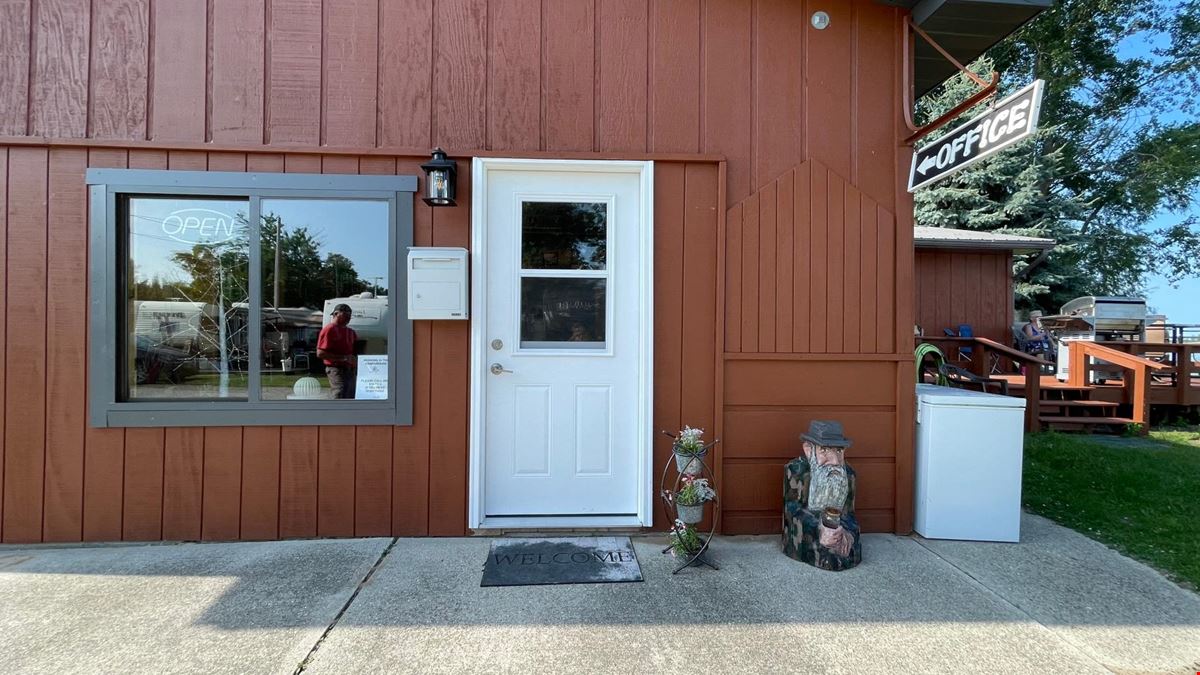 Pointe Au Gres Marina & Campground 