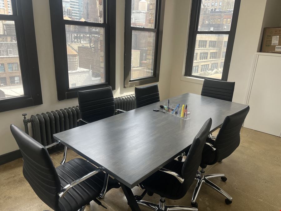 252 W 37th St