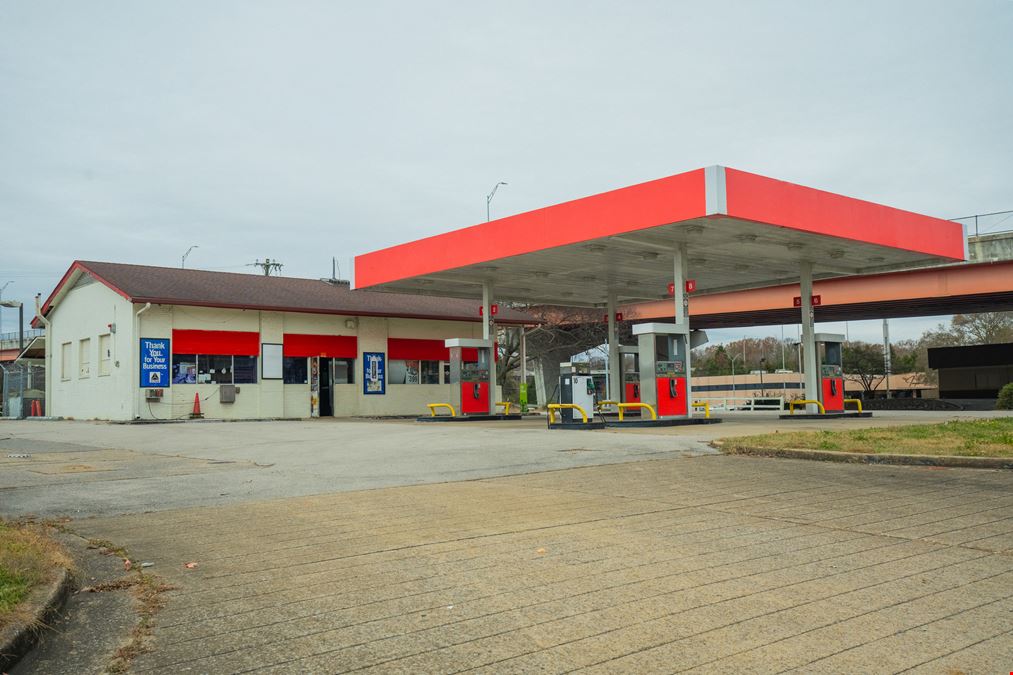 711 Rivergate PKWY Gas Station