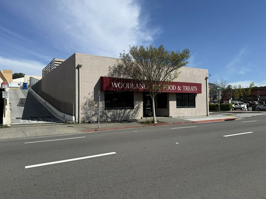 902 Third St