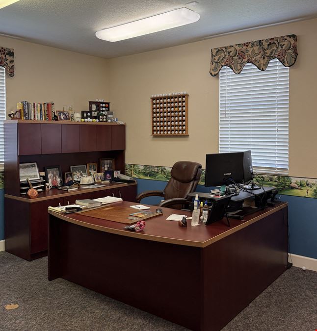 2,246sf Office + Vacant Lot Hwy 441