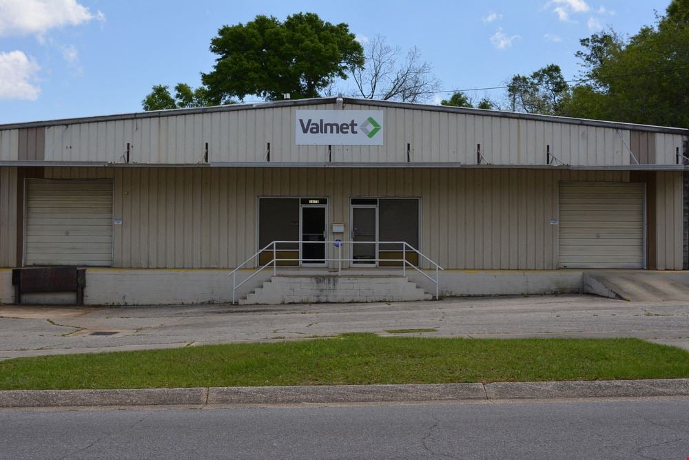1417 W Cervantes Retail