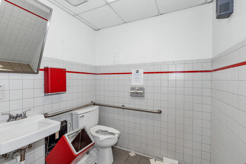 11,250 SF Flex/Showroom Space