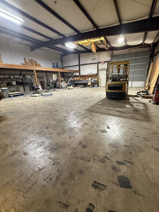 Former Kelly's Custom Floors