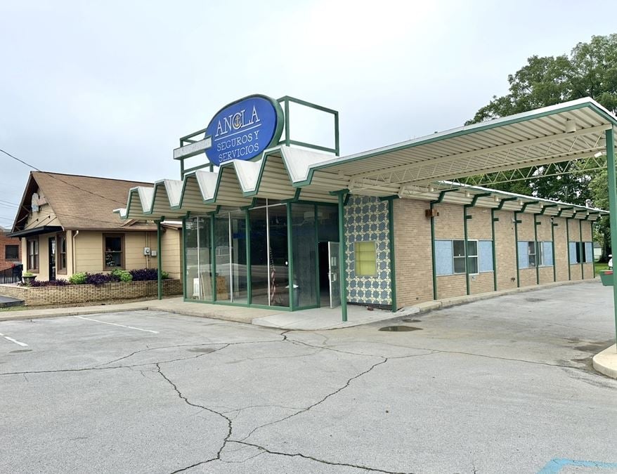 890 SF Office/Retail Space for Gross Lease on Brainerd Rd