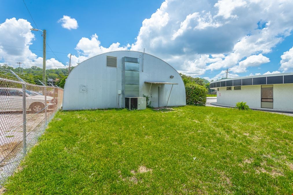 Office/Retail Next to McCallie School 2,692 SF