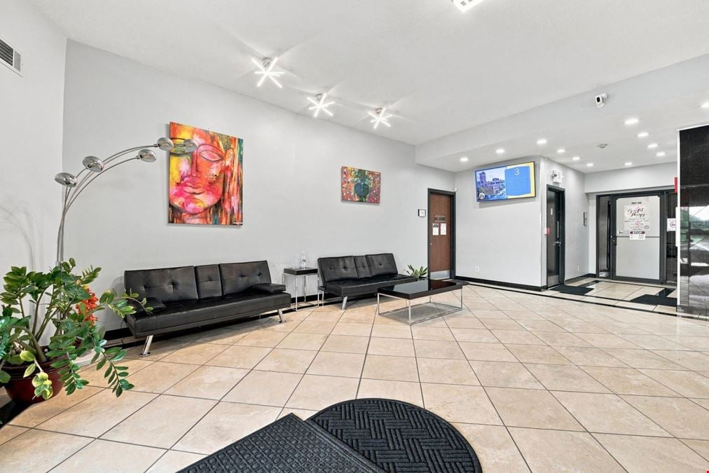 31 W Downer Pl, Aurora, IL 60506