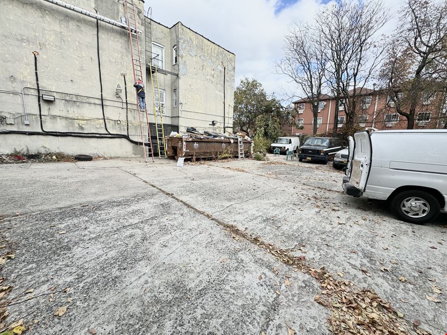 Two family house with an large empty lot for sale in Brooklyn