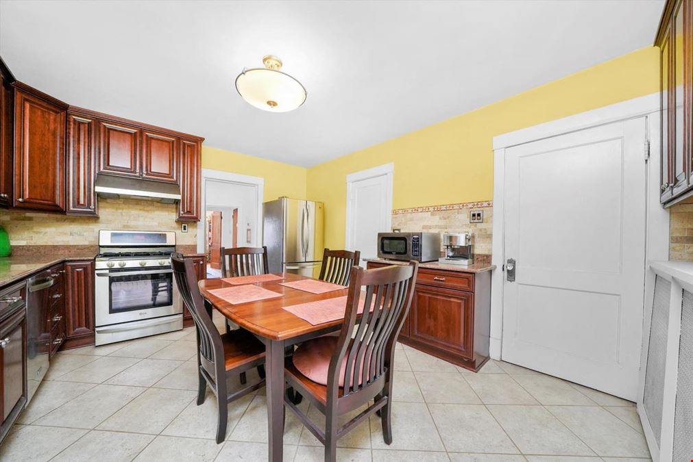 1303 W Chicago Ave, Chicago, IL