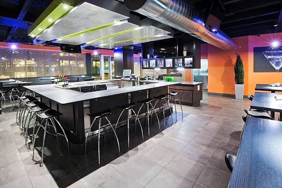 17 West 7th - Restaurant