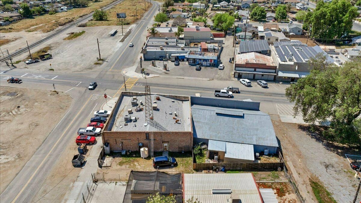 High Street Visibility Retail Space in Armona, CA