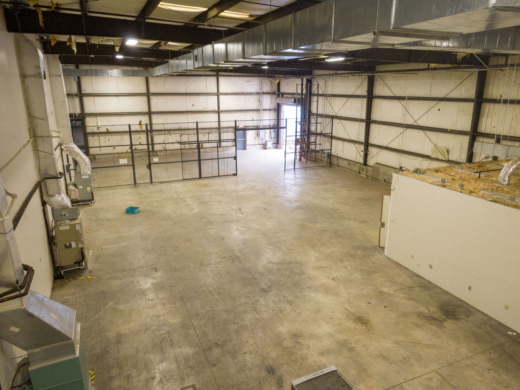 FOR LEASE -  4000, MEMORIAL PKWY - WAREHOUSE SPACE 54,000 SF