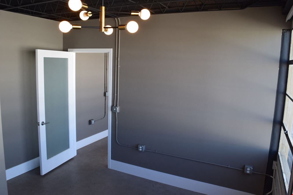 Office available on Santa Fe Drive