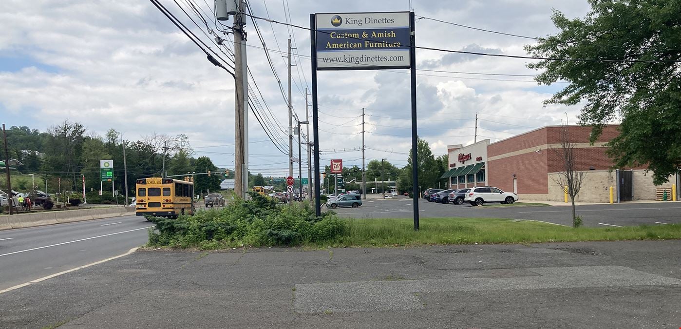 Single-Story Retail Building For Lease