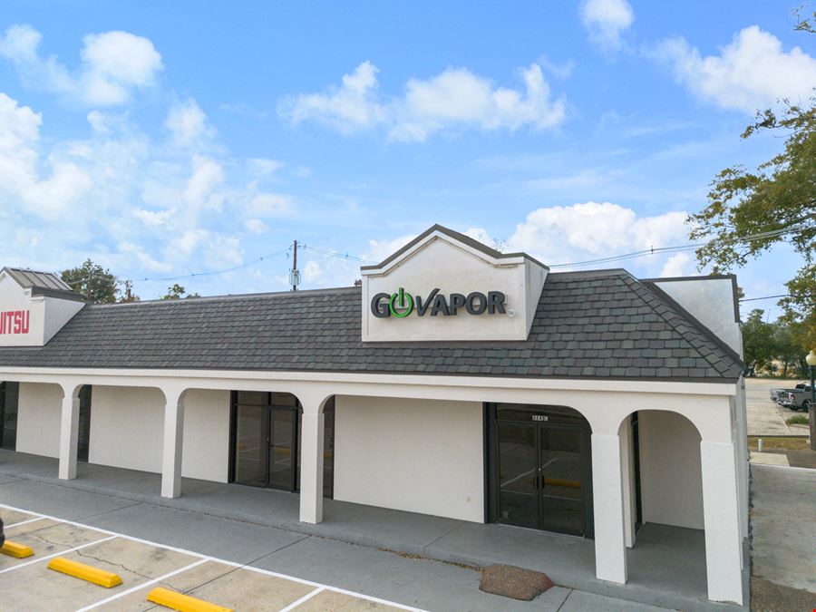 Staring Hill Shopping Center: 1,080 SF Endcap Suite along Highland Road