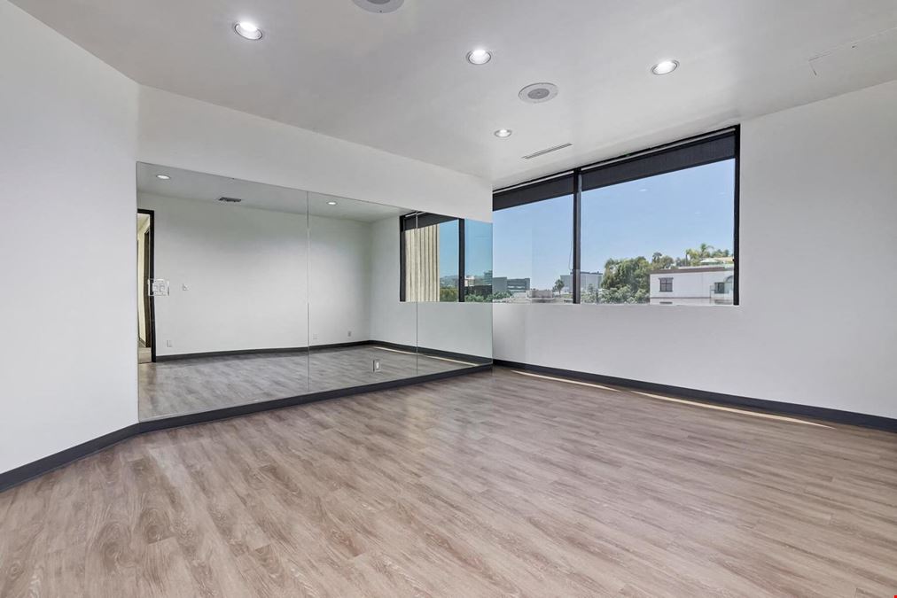 250 N Robertson