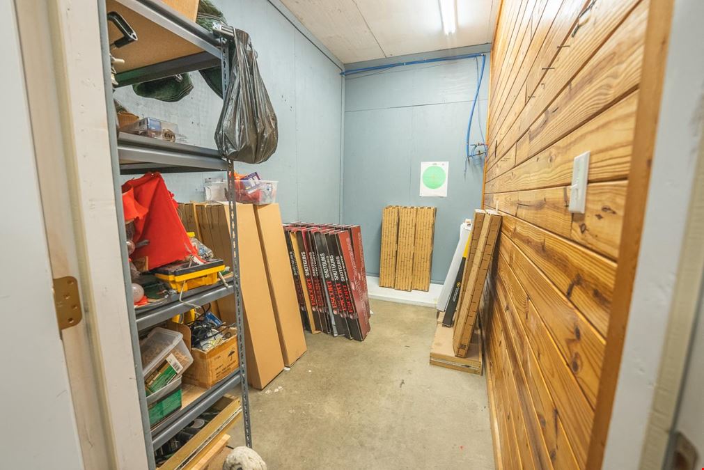 Barnett's Guns & Indoor Range