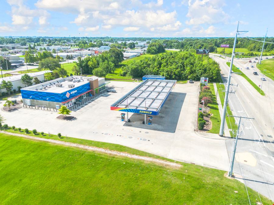 2,000 SF QSR in Operating Stripes / Sunoco Gas Station
