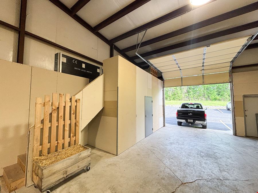 FOR LEASE: 2,500 SF Warehouse Space in Ozark
