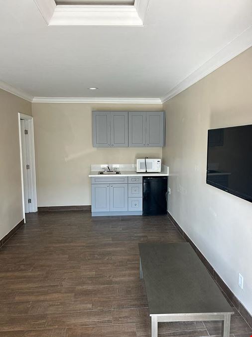 2205 Harbor Blvd - Costa Mesa, CA