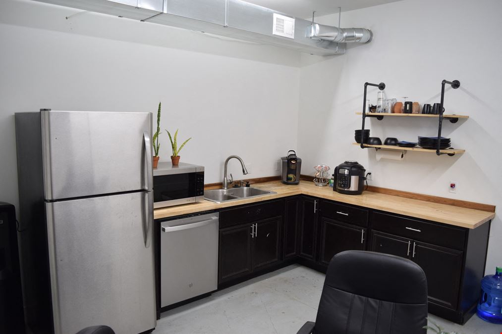 120 SF office/retail space for lease