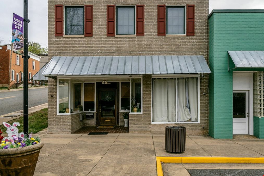 INVESTMENT OPPORTUNITY | 100% OCCUPIED RENOVATED MIXED-USE BUILDING