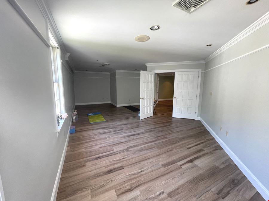 Professional Office Space - Farmington CT - Across from Devonwood Estates!
