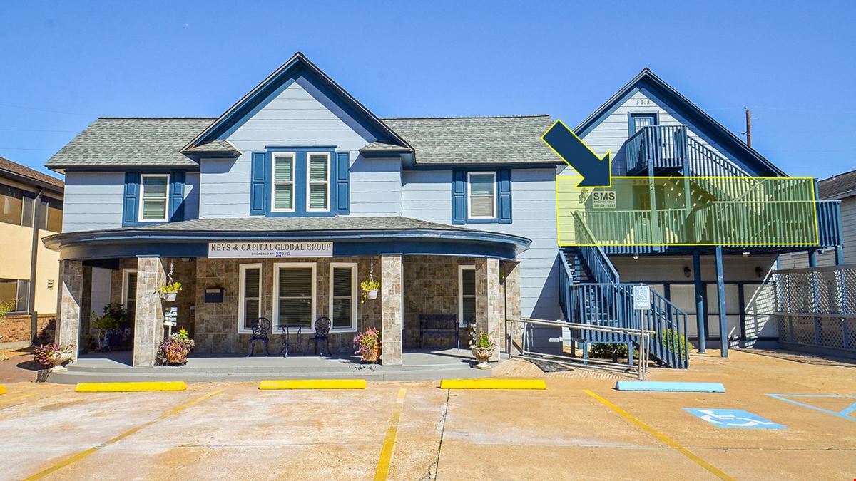 Office | 1 space available | 1400 sq. ft.