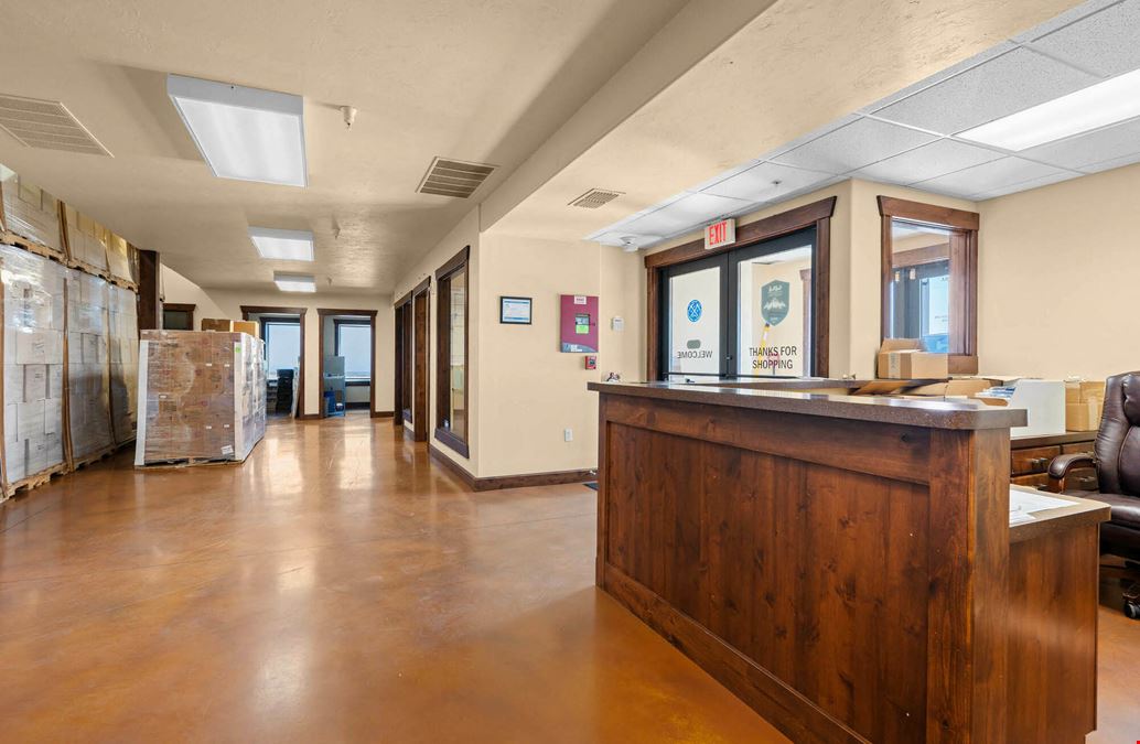 Absolute NNN-Leased, Flex/Industrial Building