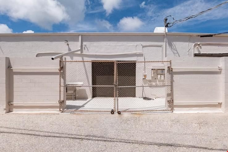 Freestanding Office/Warehouse Building