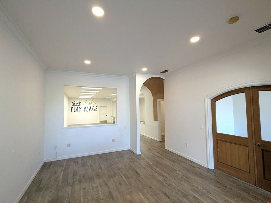 ± 2,360 SF AVAILABLE FOR LEASE TRIANGLE PLAZA, SUITE C-1