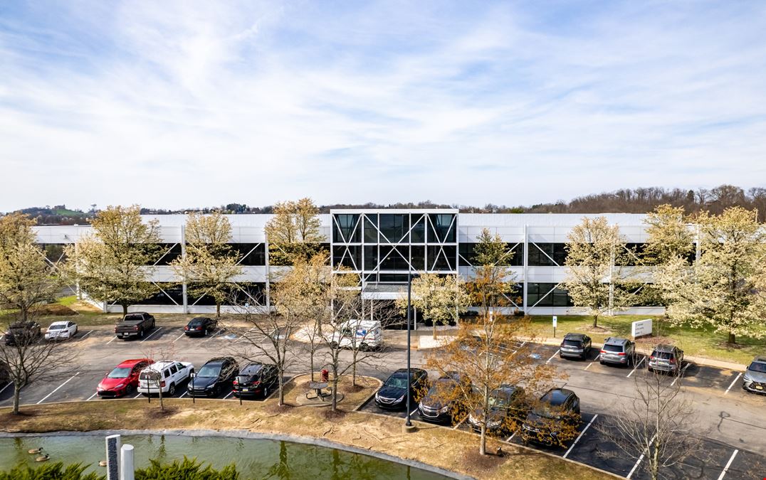 8 Penn Center West