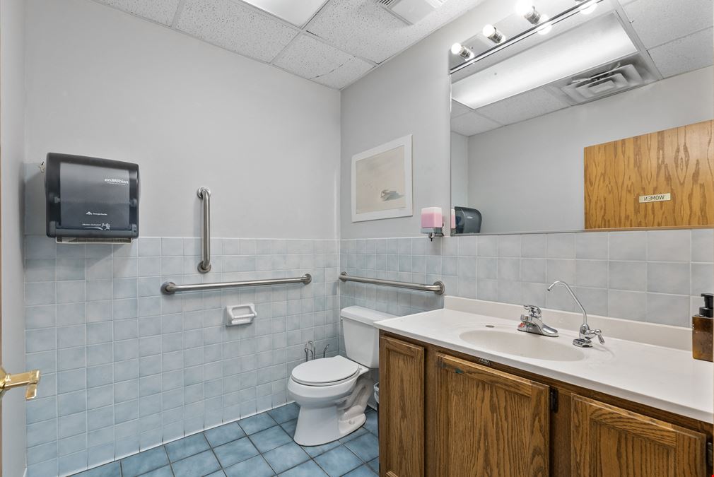 Retail/Office Space - 317 Cedar Ave S