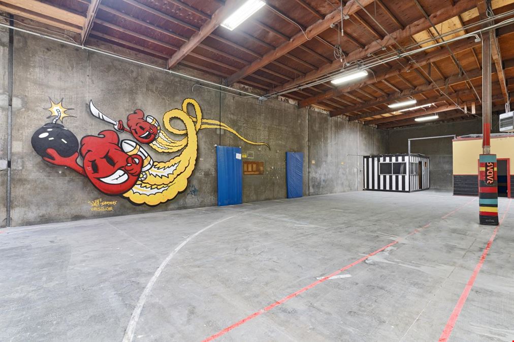 "Unlock Your Storage Solutions in Gardena: Prime Warehouse Space Available Now!"