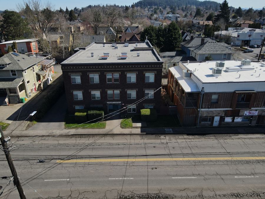 The Laurelhurst Apartments