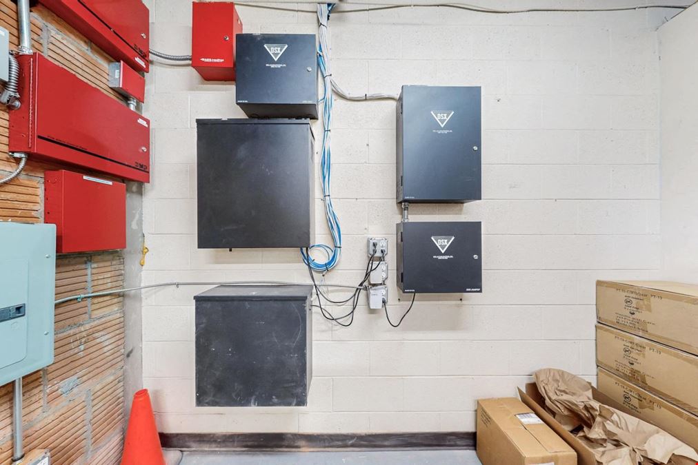 TWO SUITE WAREHOUSE WITH MEGA ELECTRICITY
