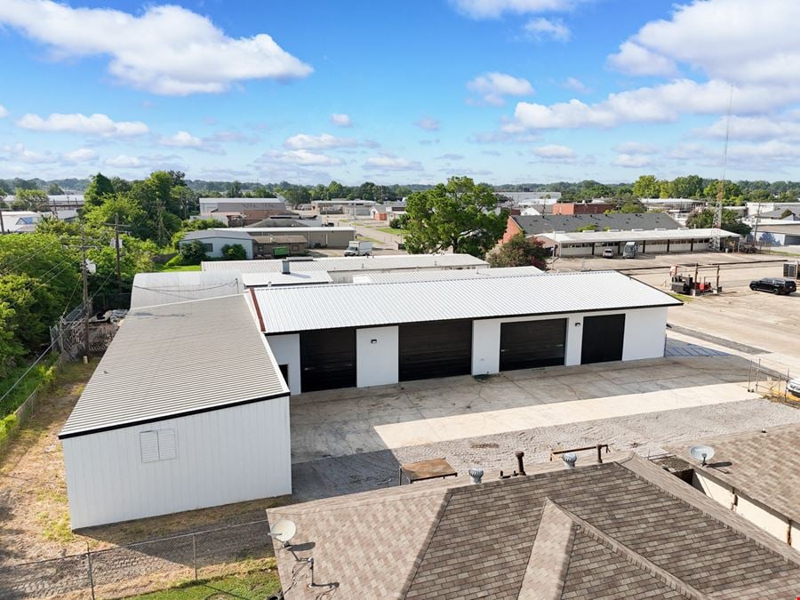 Fully Renovated Industrial Office / Warehouse Near Airline Hwy