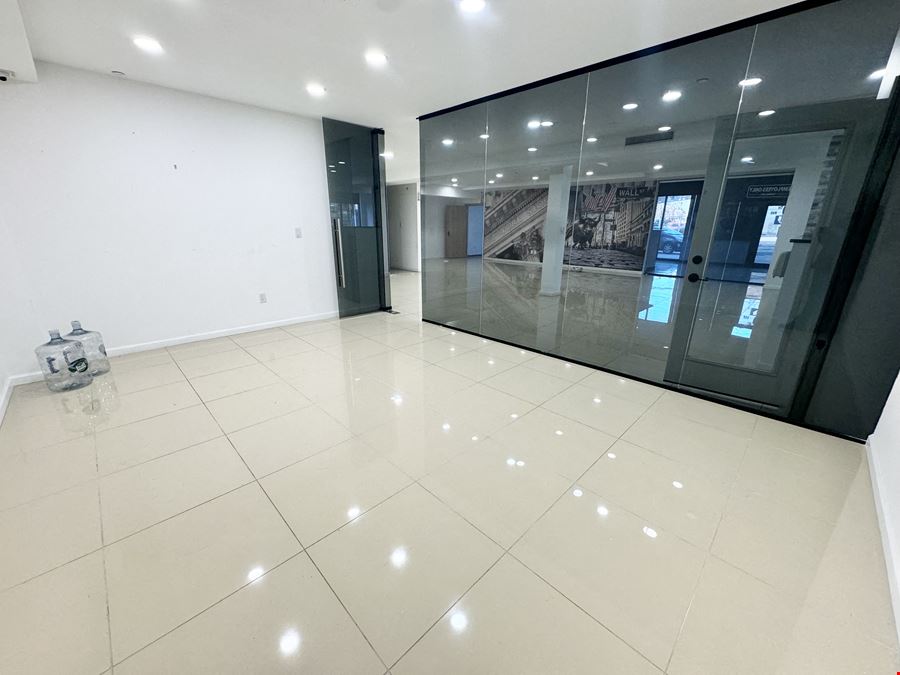 Retail space for lease in Long Island City - new building Approximately 3200 sq ft