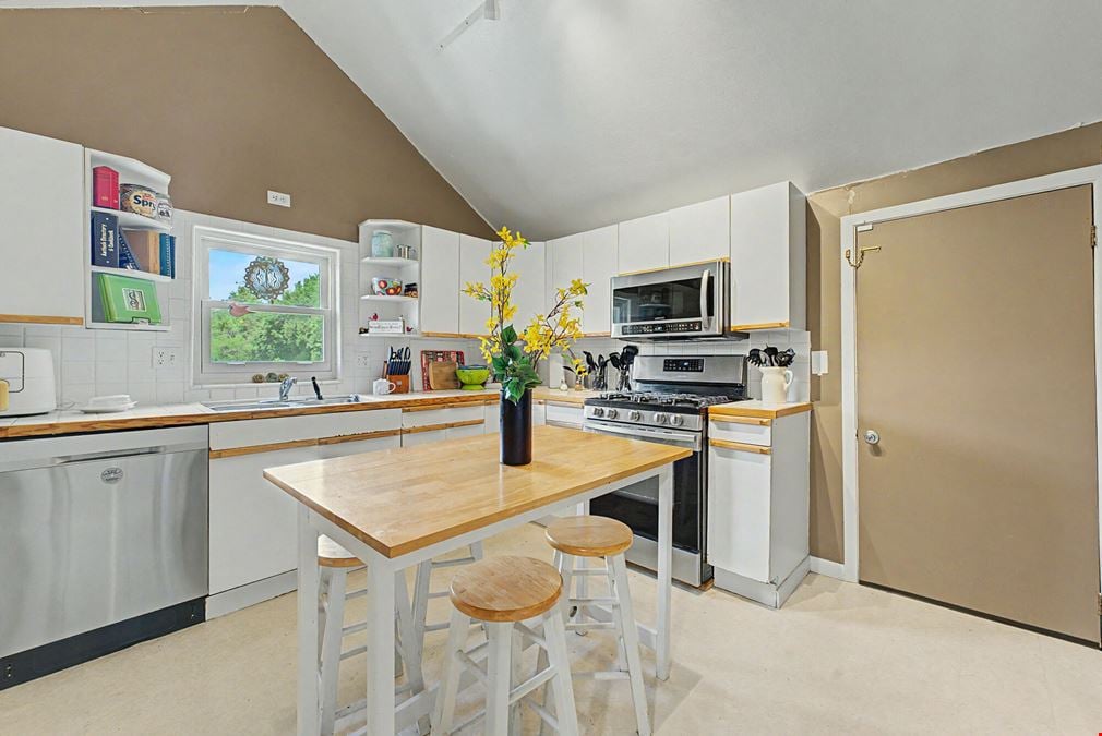 7936 W Wedington Dr