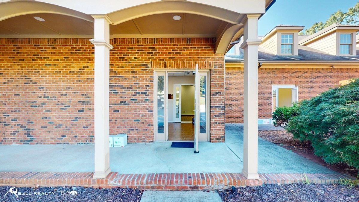 Move-In Ready ±1,200 SF Medical Office Suite For Lease