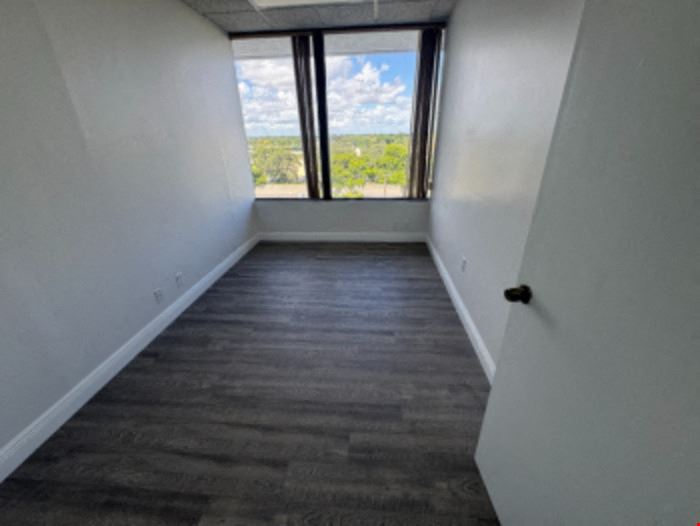 2356 SF Suite 402 Professional and Medical Office Space