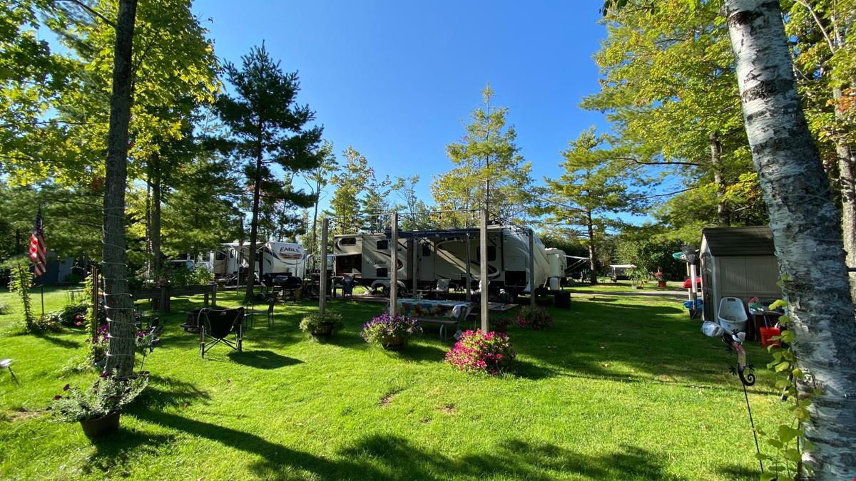 Camper's Cove RV Park & Canoe Livery 